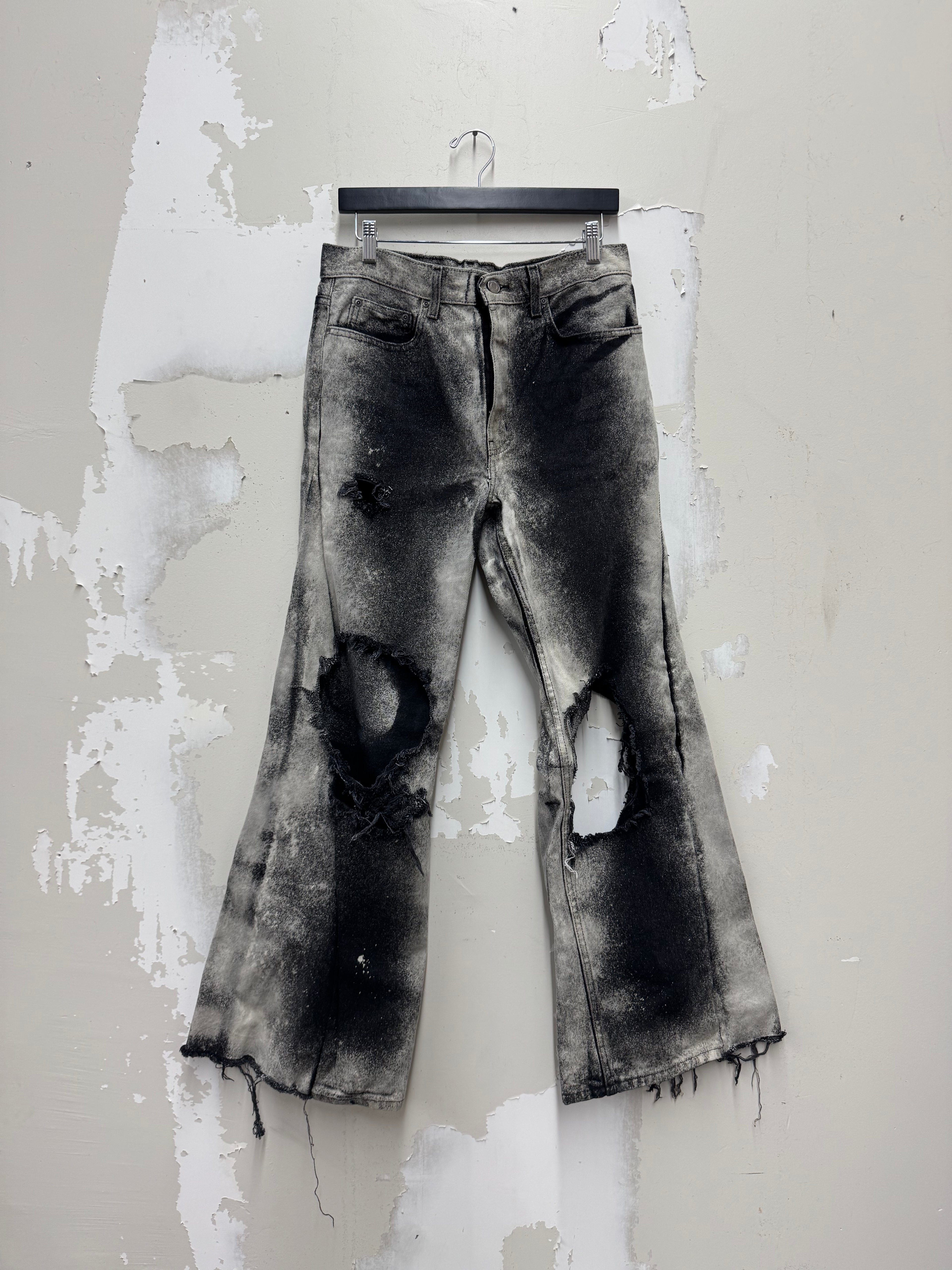 2023 Knee blowout denim